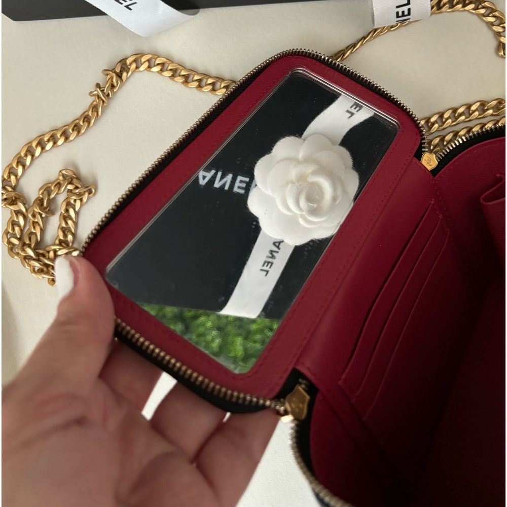 CHANEL Vanity case with Chain 🔥RARE🔥 - Picture 10 of 11